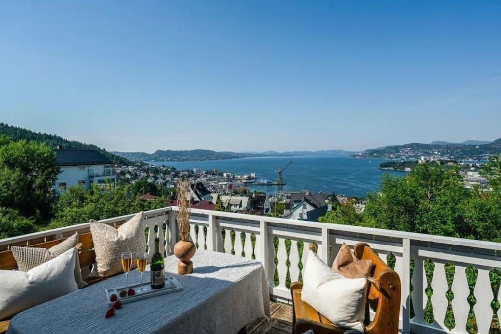 Spacious Villa With View - 5Br - Free Parking - Great Wi-Fi Bergen Exteriér fotografie