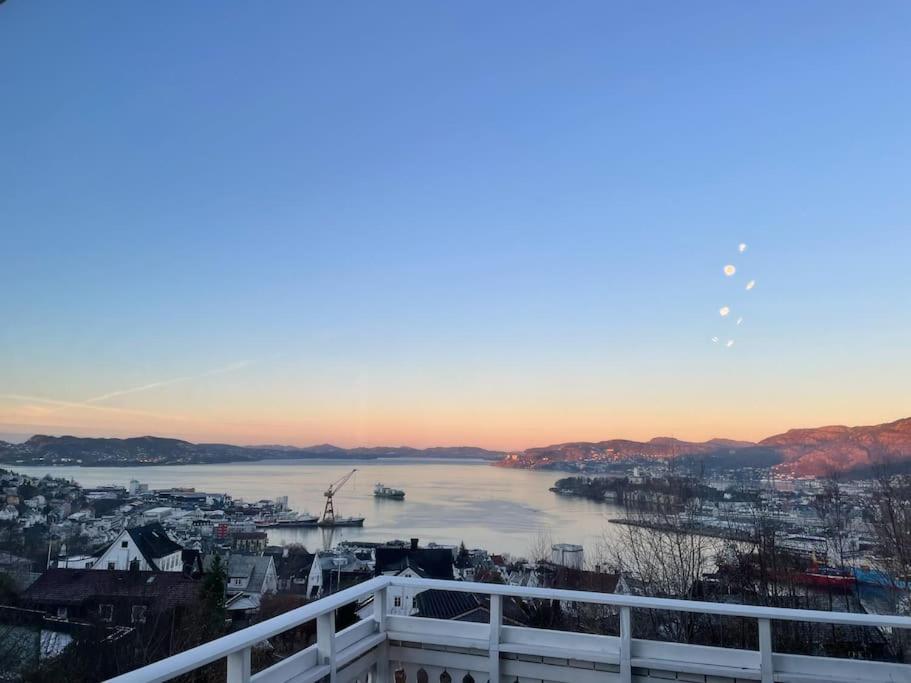 Spacious Villa With View - 5Br - Free Parking - Great Wi-Fi Bergen Exteriér fotografie